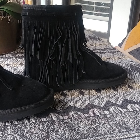 GIFTED Koolaburra by Ugg Black Cable Fringe Boots Uggs - Picture 4 of 15